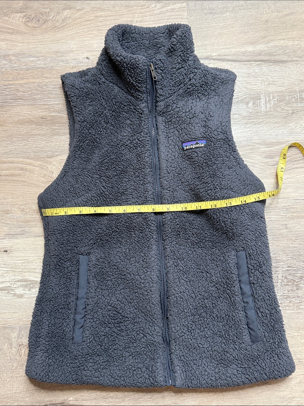 Women’s Patagonia Charcoal Sherpa Fleece Vest - Full Zip Size Small - Picture 2 of 8